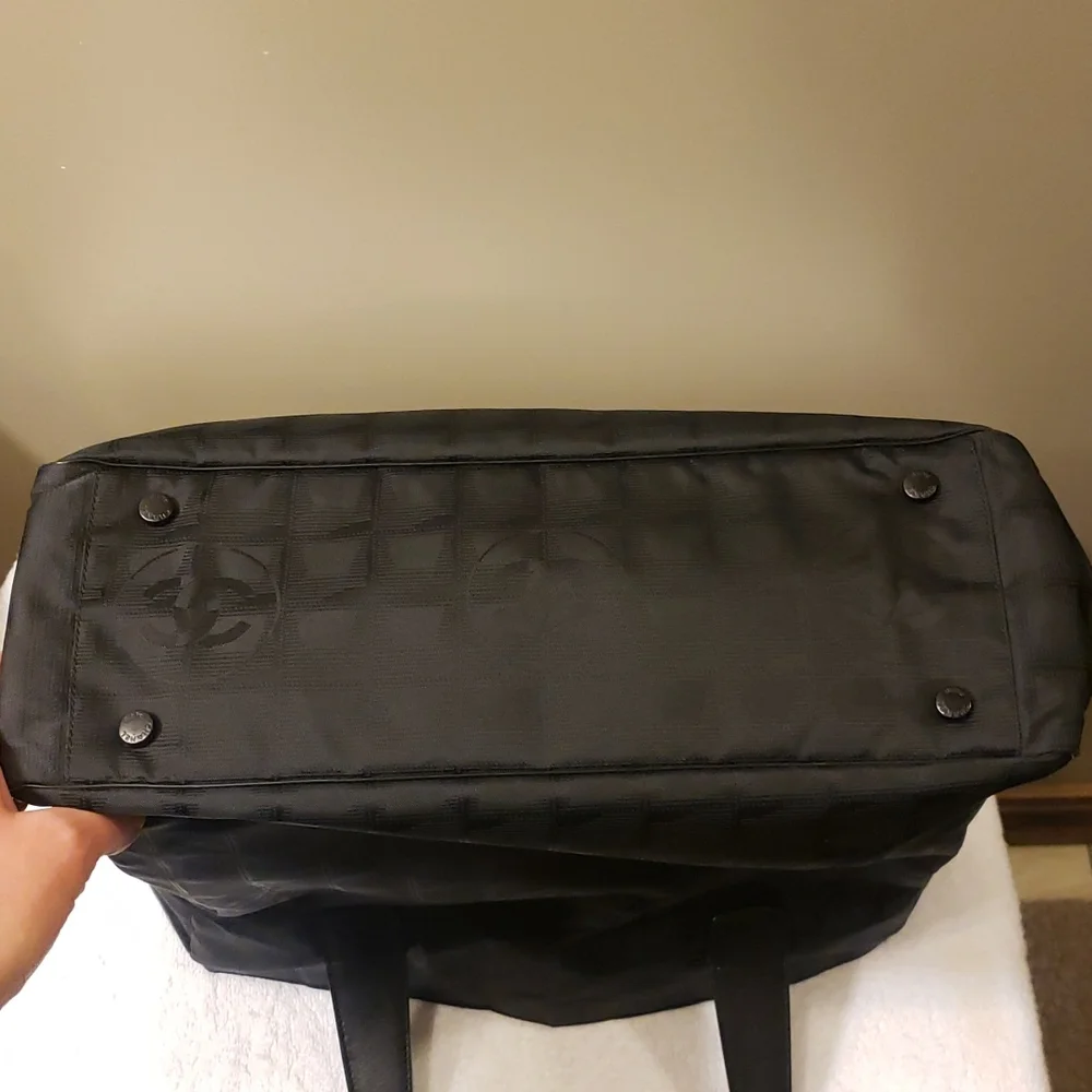 Chanel tote - Picture 15 of 17